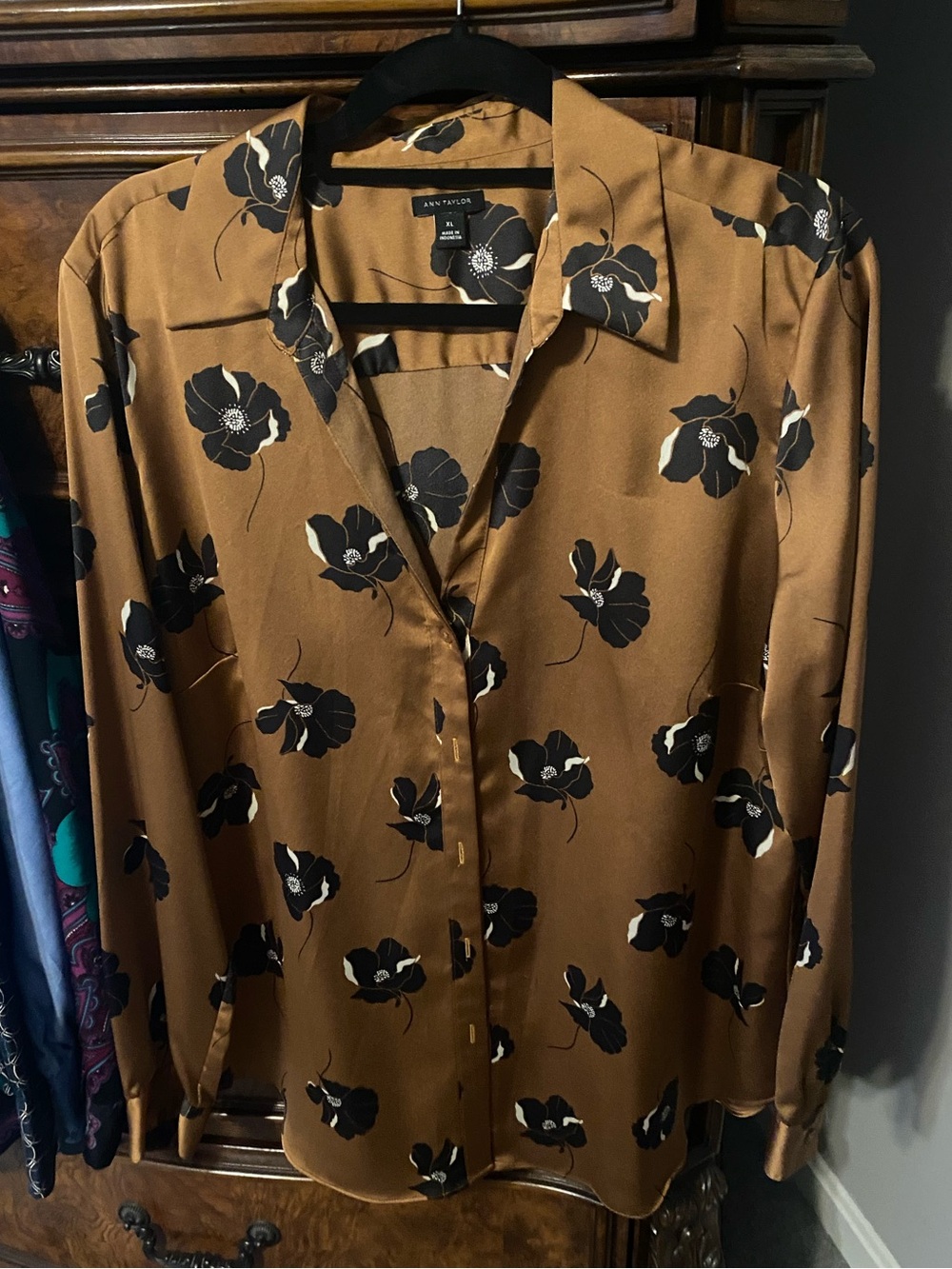 Ann Taylor button up essential blouse